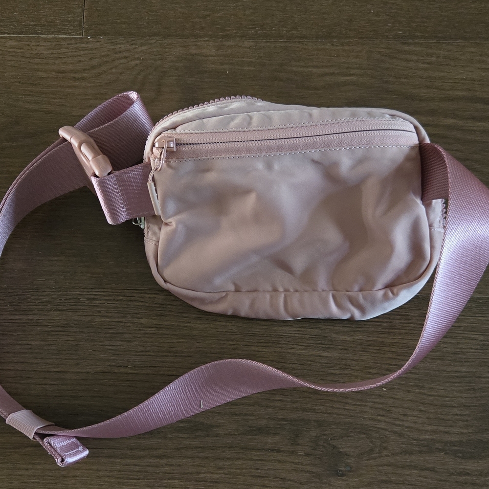 lululemon athletica Dusty Pink Crossbody Belt Bag - Picture 4 of 4